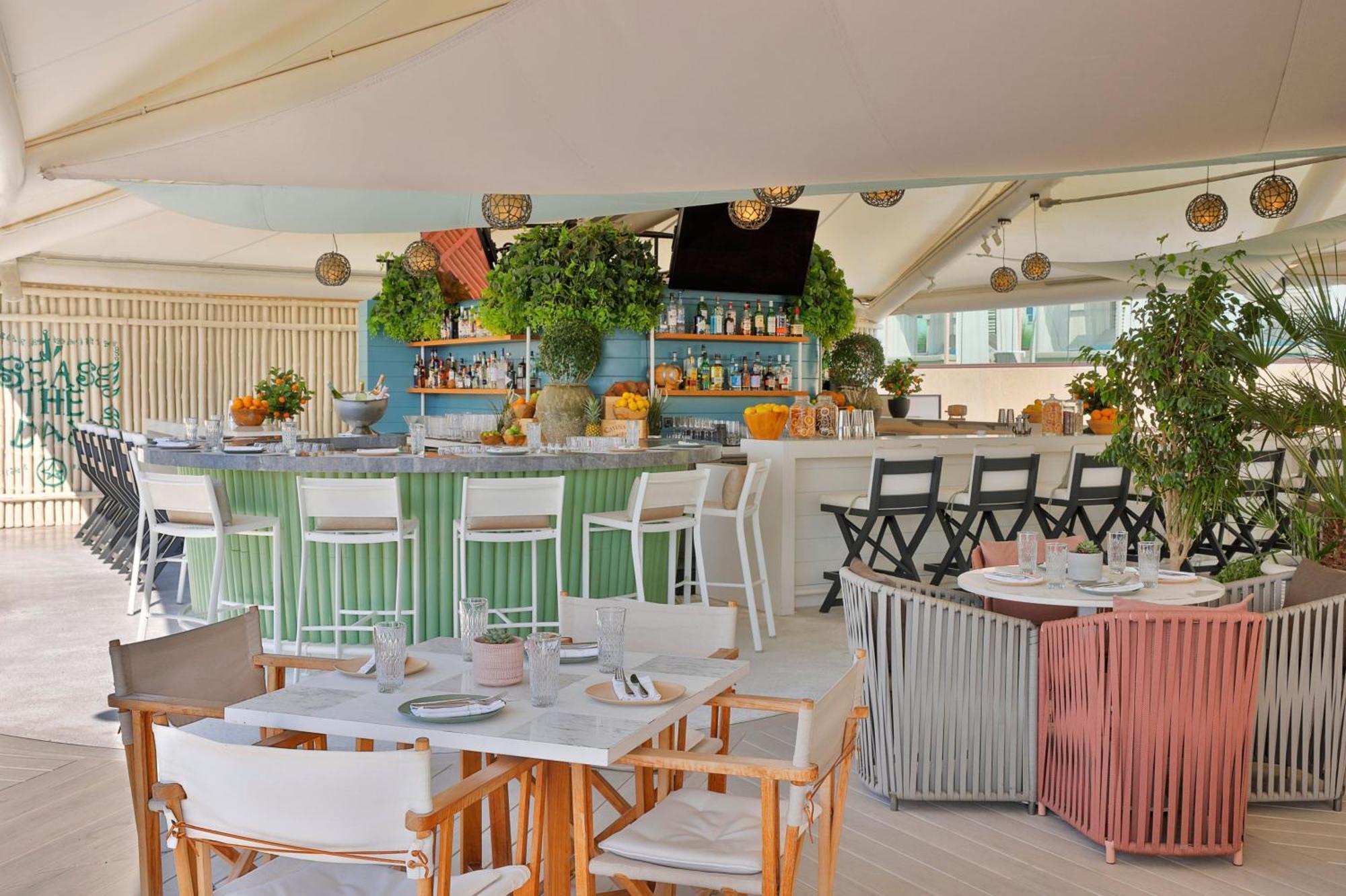Marriott Resort Palm Jumeirah, Ντουμπάι Εξωτερικό φωτογραφία The bar at the rooftop