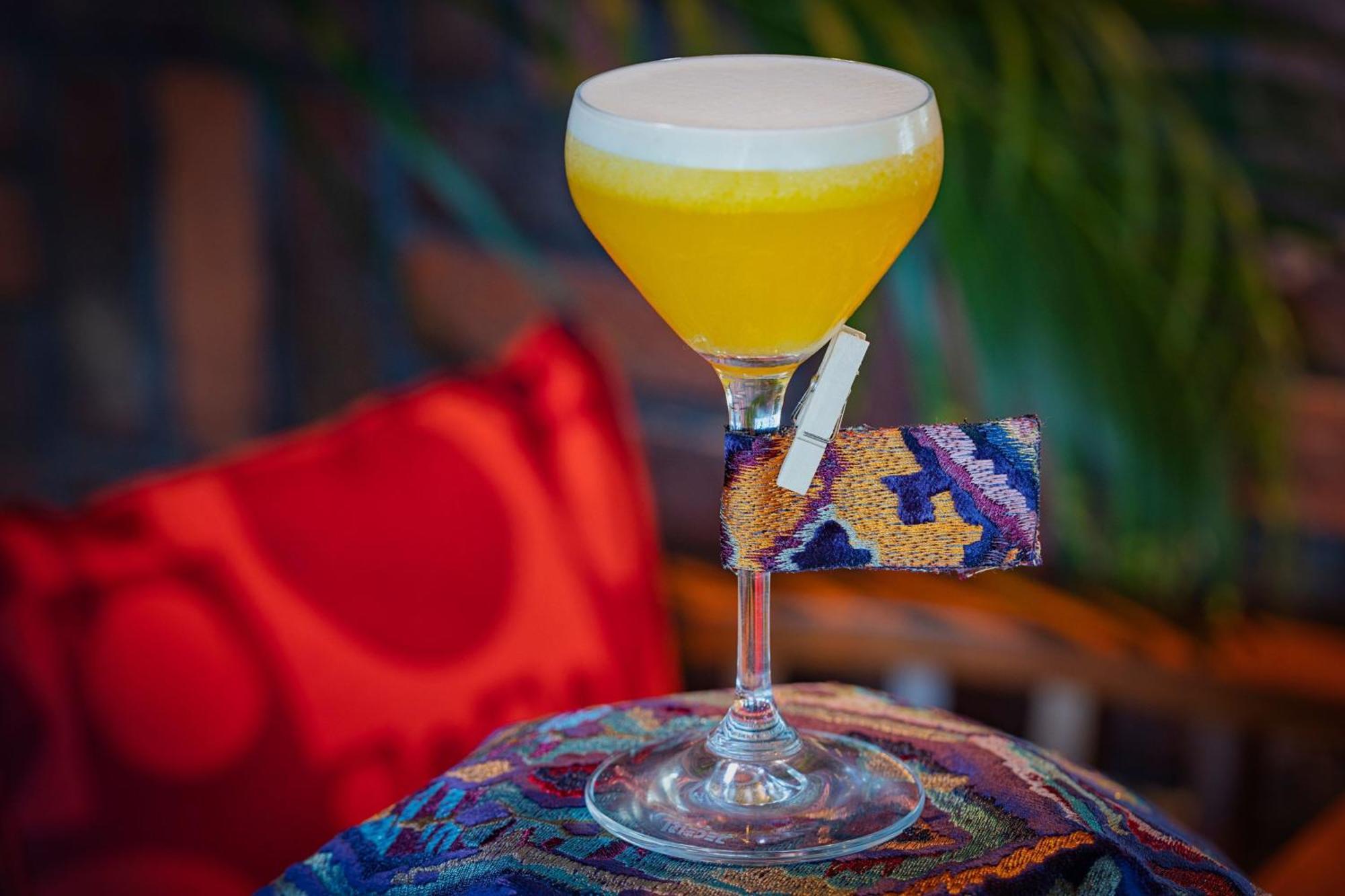 Marriott Resort Palm Jumeirah, Ντουμπάι Εξωτερικό φωτογραφία A yellow bird