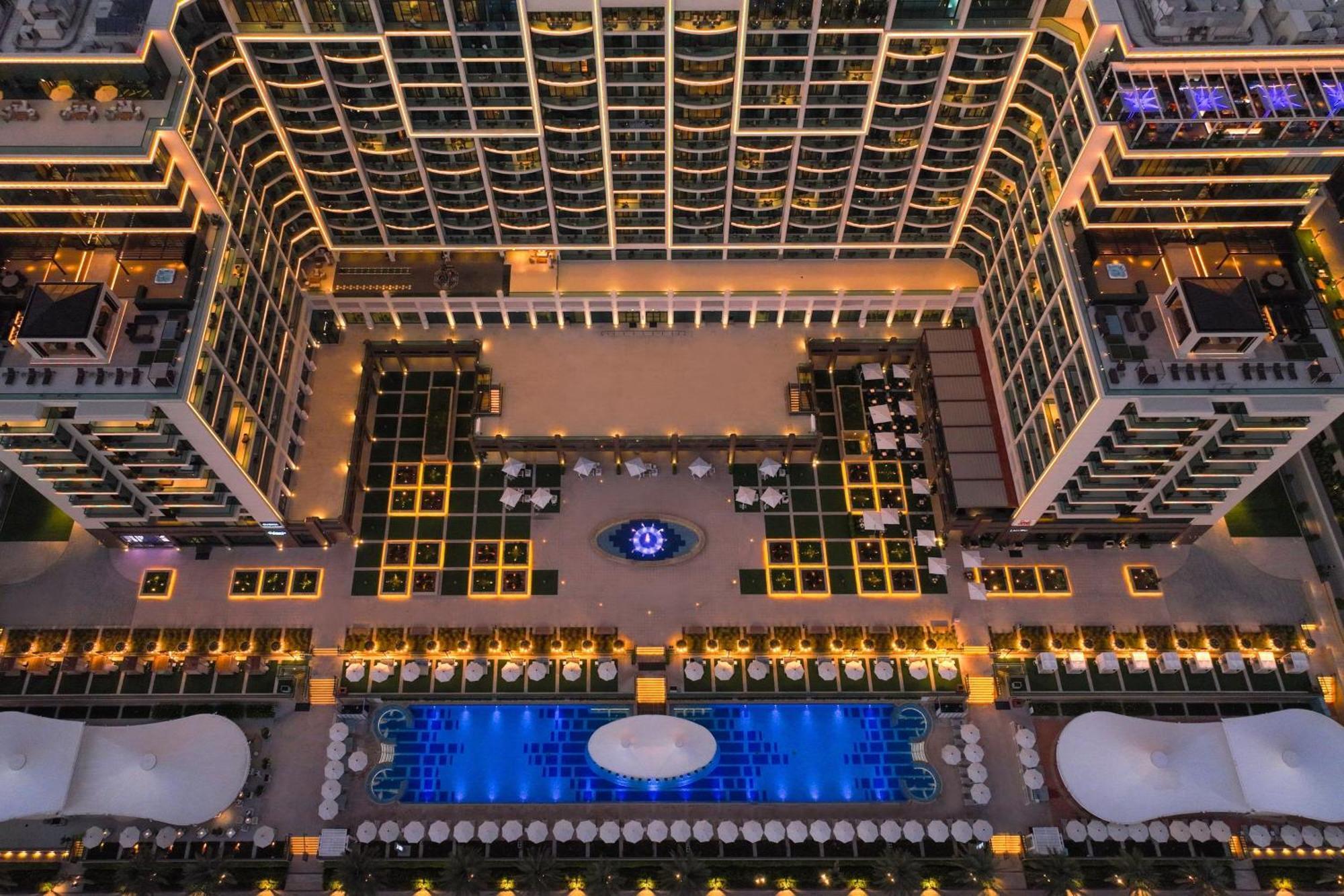 Marriott Resort Palm Jumeirah, Ντουμπάι Εξωτερικό φωτογραφία The hotel's courtyard